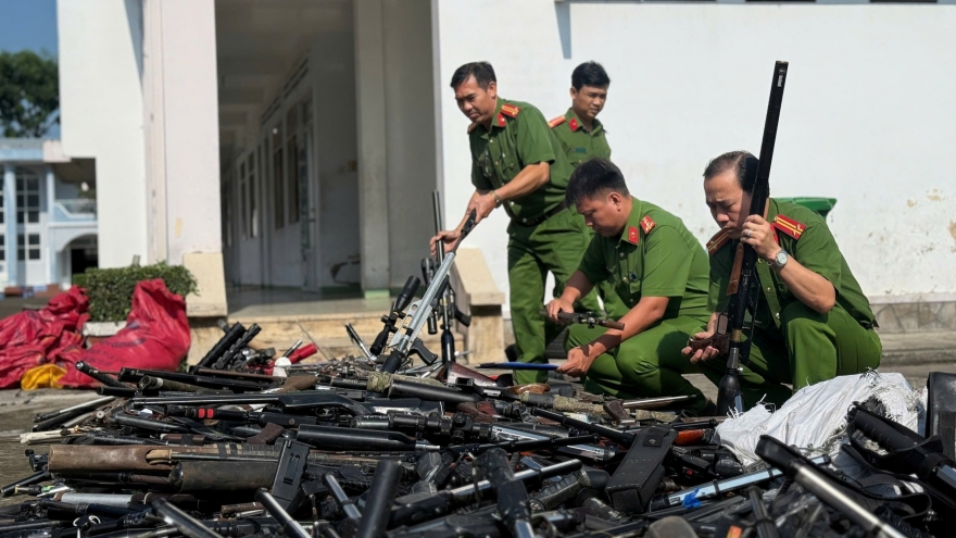 Long An tiêu huỷ hàng ngàn vũ khí, công cụ hỗ trợ và vật liệu nổ